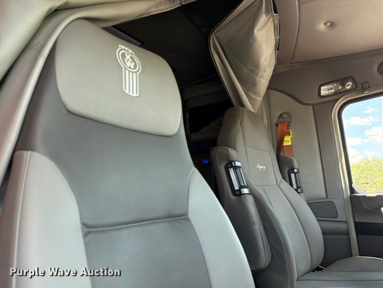 image for item ED5959 2020 Kenworth T800 semi truck