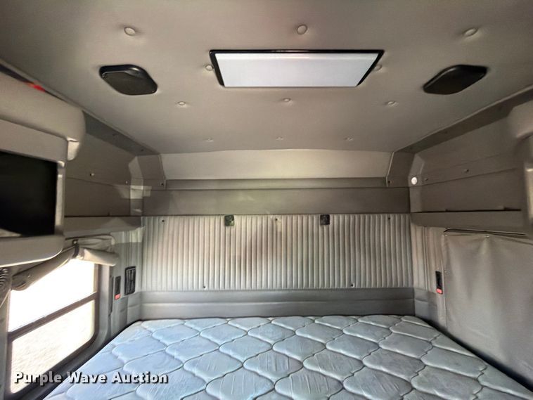 image for item ED5959 2020 Kenworth T800 semi truck