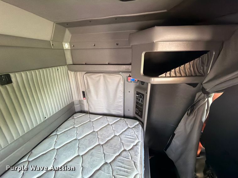 image for item ED5959 2020 Kenworth T800 semi truck