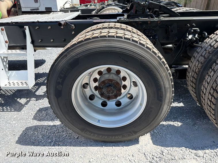 image for item ED5959 2020 Kenworth T800 semi truck