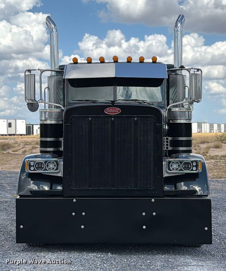 image for item ED5960 2007 Peterbilt 379 semi truck