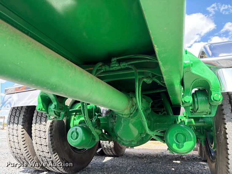 image for item ED5960 2007 Peterbilt 379 semi truck