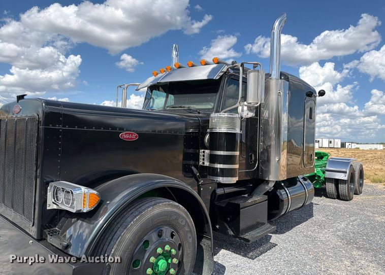image for item ED5960 2007 Peterbilt 379 semi truck
