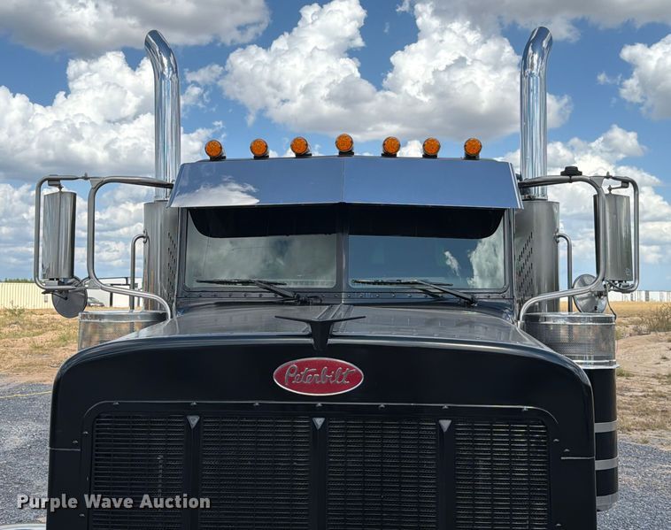 image for item ED5960 2007 Peterbilt 379 semi truck