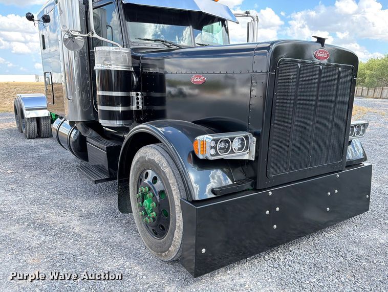 image for item ED5960 2007 Peterbilt 379 semi truck