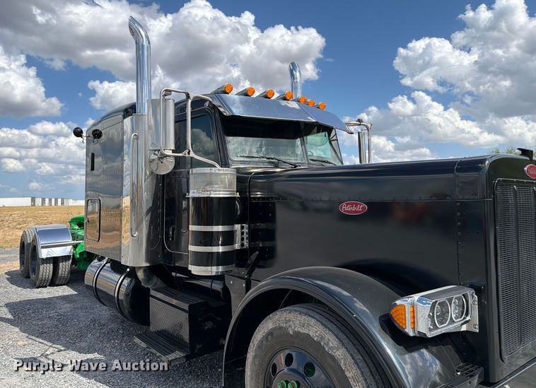 image for item ED5960 2007 Peterbilt 379 semi truck