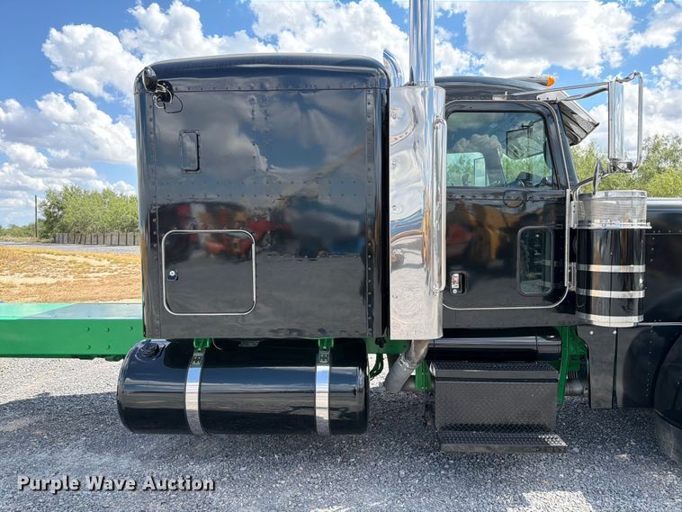 image for item ED5960 2007 Peterbilt 379 semi truck