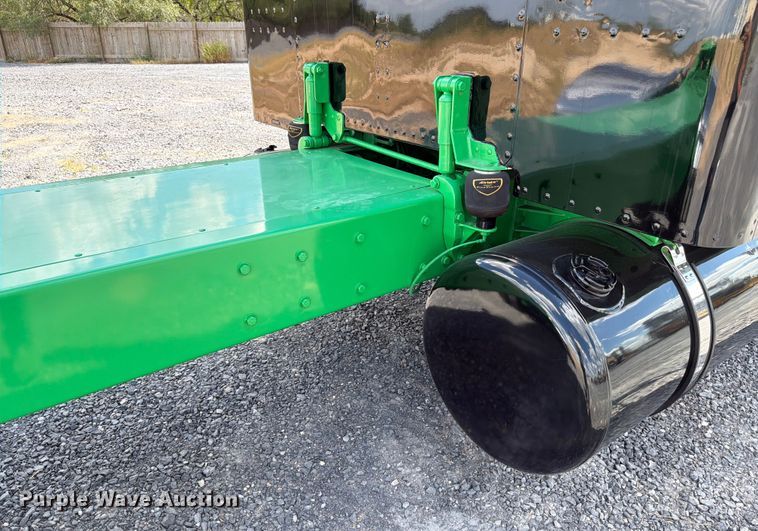 image for item ED5960 2007 Peterbilt 379 semi truck