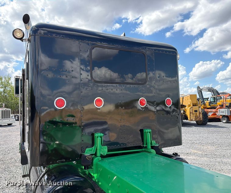 image for item ED5960 2007 Peterbilt 379 semi truck