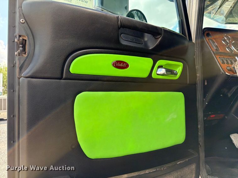 image for item ED5960 2007 Peterbilt 379 semi truck