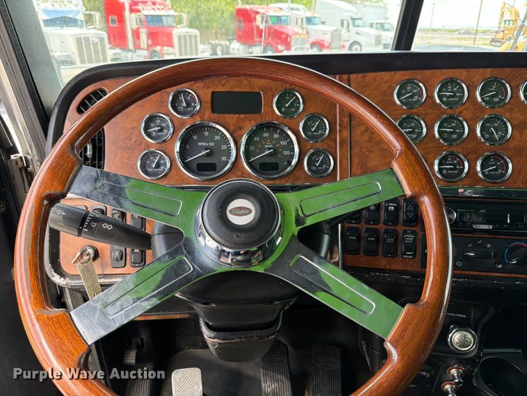 image for item ED5960 2007 Peterbilt 379 semi truck