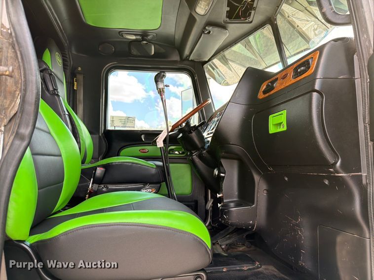 image for item ED5960 2007 Peterbilt 379 semi truck