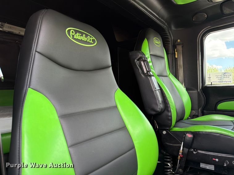 image for item ED5960 2007 Peterbilt 379 semi truck