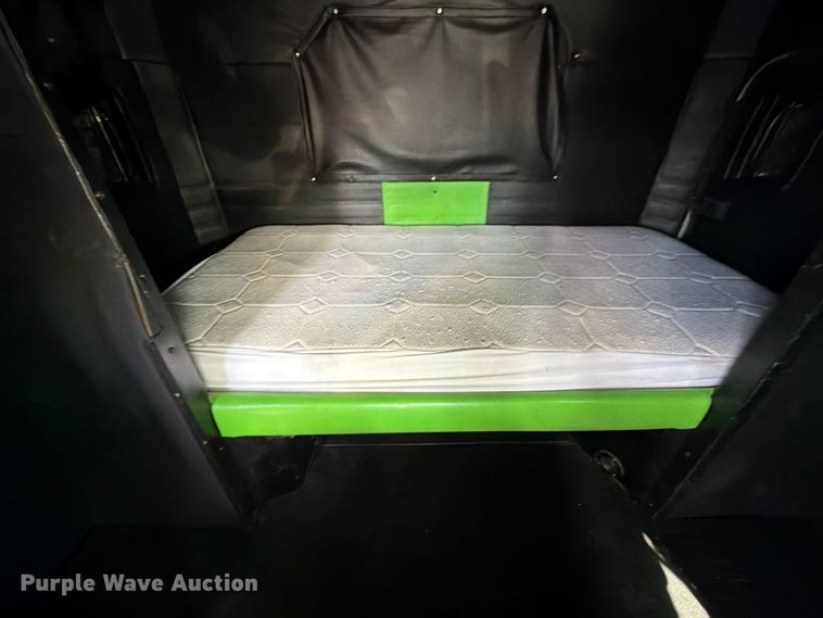 image for item ED5960 2007 Peterbilt 379 semi truck