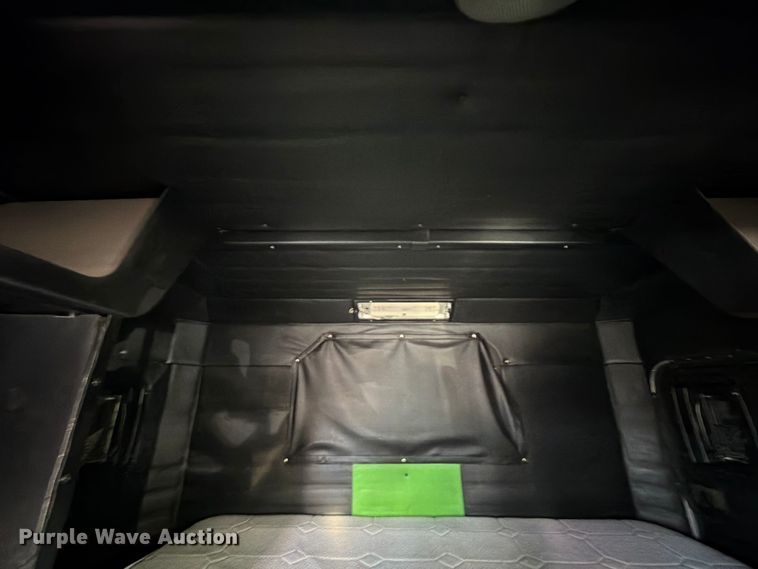 image for item ED5960 2007 Peterbilt 379 semi truck