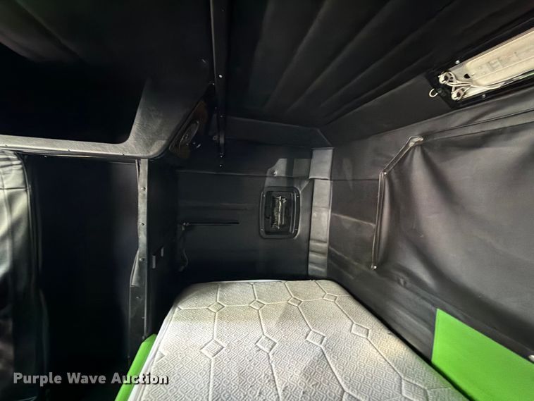 image for item ED5960 2007 Peterbilt 379 semi truck