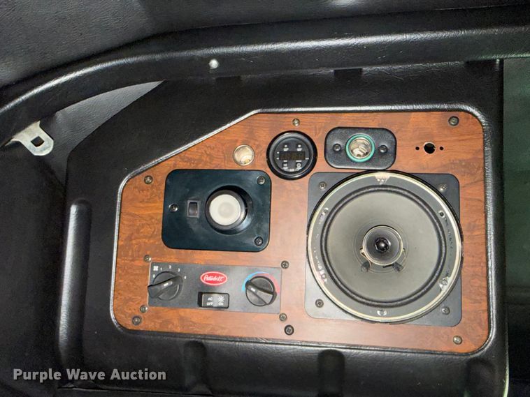 image for item ED5960 2007 Peterbilt 379 semi truck