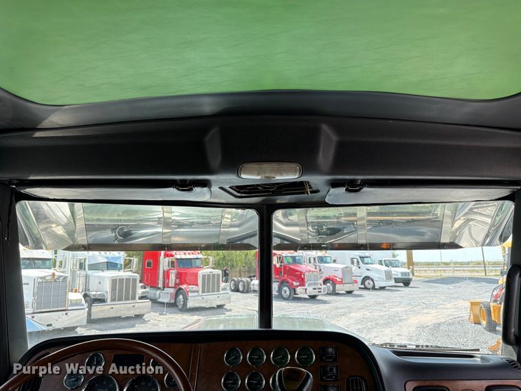 image for item ED5960 2007 Peterbilt 379 semi truck