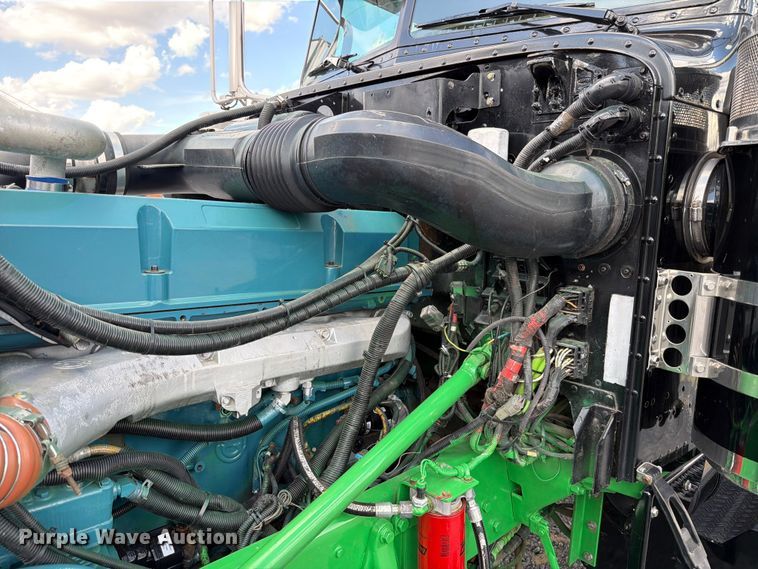 image for item ED5960 2007 Peterbilt 379 semi truck