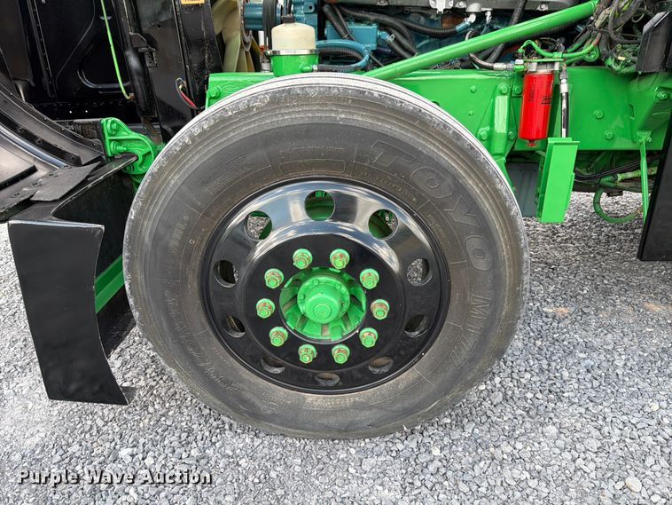 image for item ED5960 2007 Peterbilt 379 semi truck