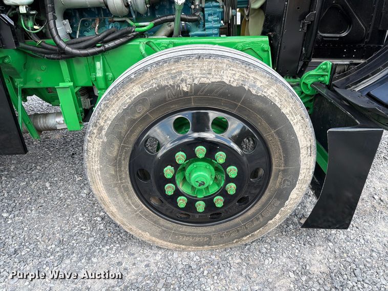 image for item ED5960 2007 Peterbilt 379 semi truck