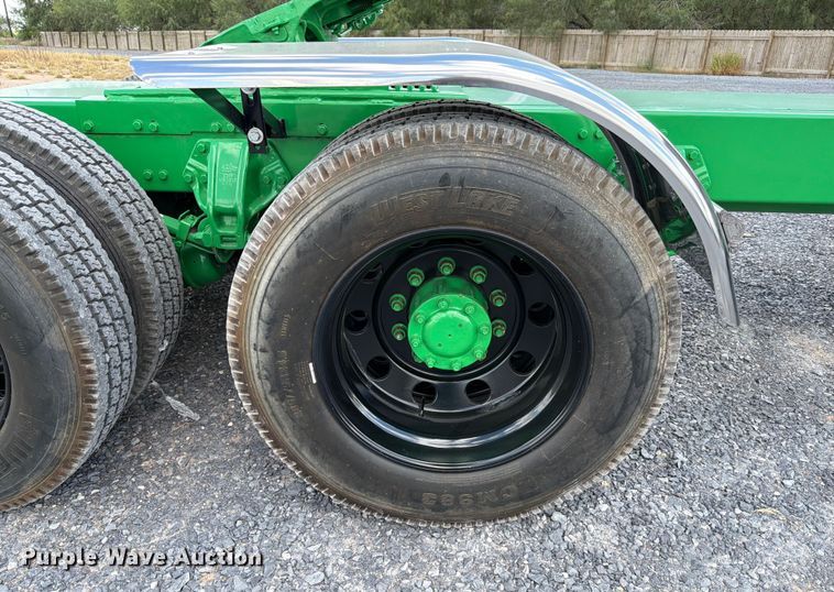 image for item ED5960 2007 Peterbilt 379 semi truck