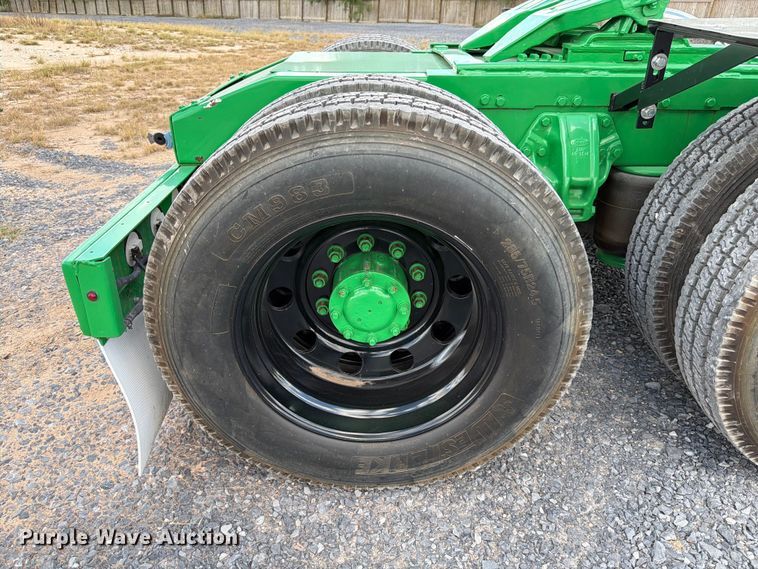 image for item ED5960 2007 Peterbilt 379 semi truck