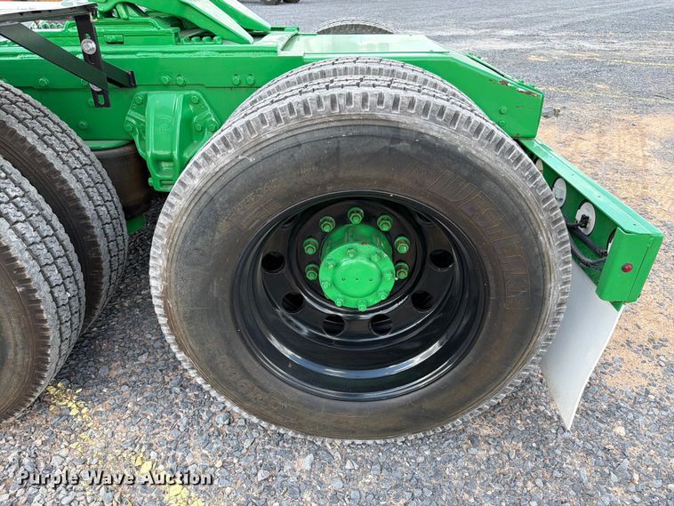 image for item ED5960 2007 Peterbilt 379 semi truck