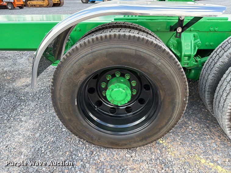 image for item ED5960 2007 Peterbilt 379 semi truck