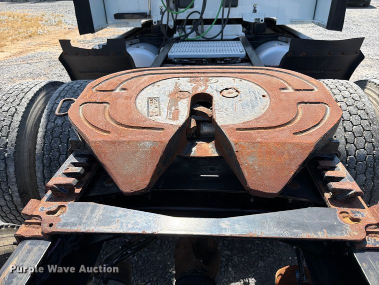 image for item ED5961 2017 Peterbilt 579 semi truck