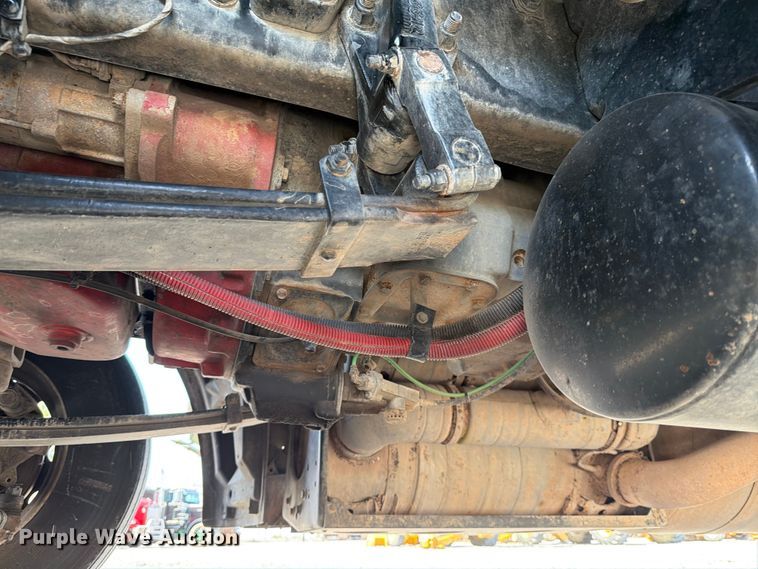 image for item ED5961 2017 Peterbilt 579 semi truck