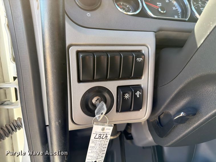 image for item ED5961 2017 Peterbilt 579 semi truck