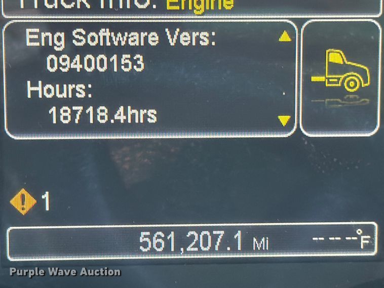 image for item ED5961 2017 Peterbilt 579 semi truck