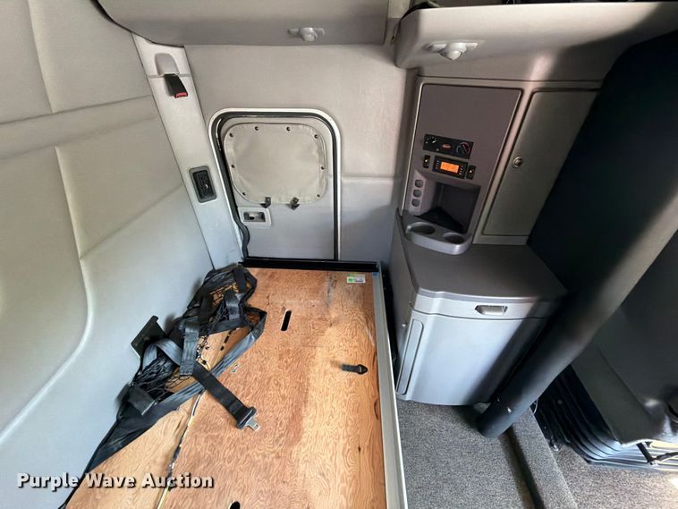 image for item ED5961 2017 Peterbilt 579 semi truck