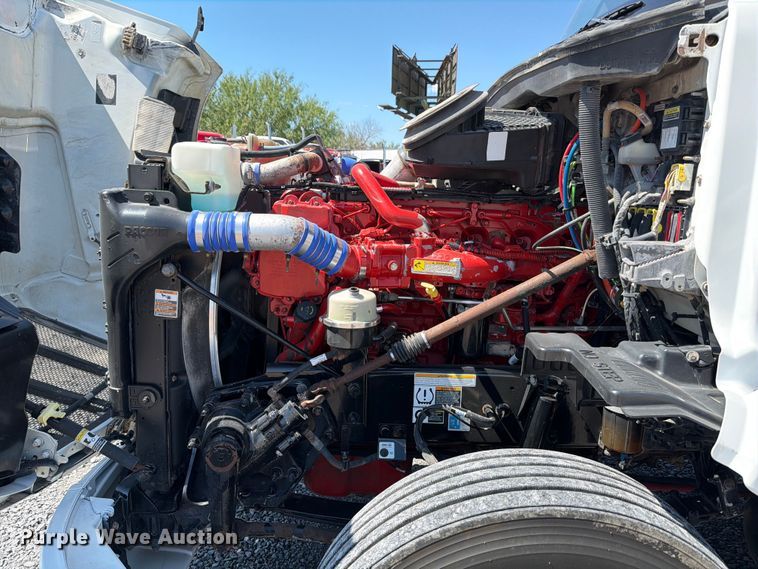 image for item ED5961 2017 Peterbilt 579 semi truck