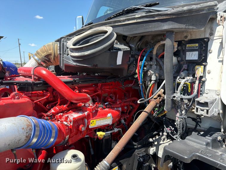 image for item ED5961 2017 Peterbilt 579 semi truck