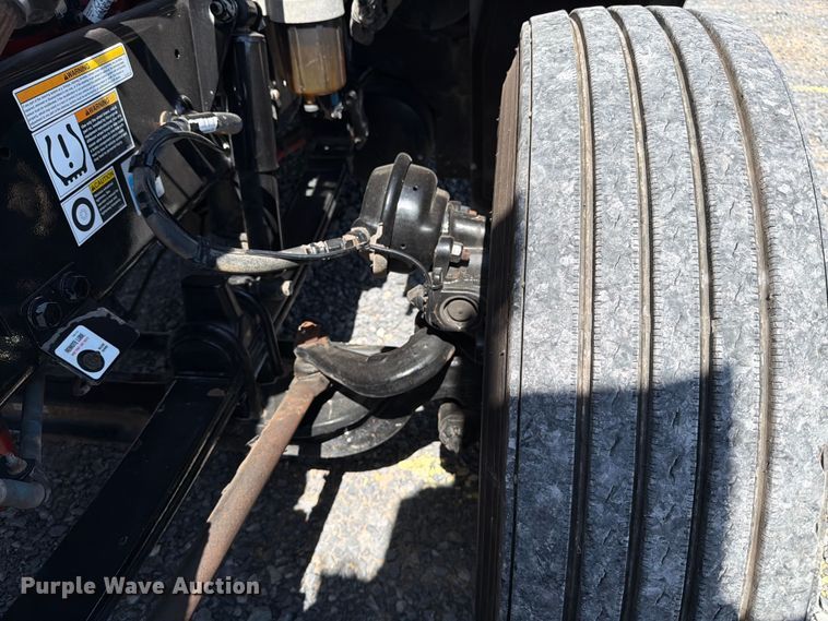 image for item ED5961 2017 Peterbilt 579 semi truck