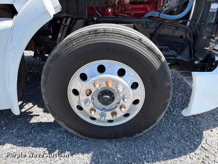 image for item ED5961 2017 Peterbilt 579 semi truck