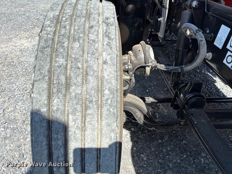 image for item ED5961 2017 Peterbilt 579 semi truck