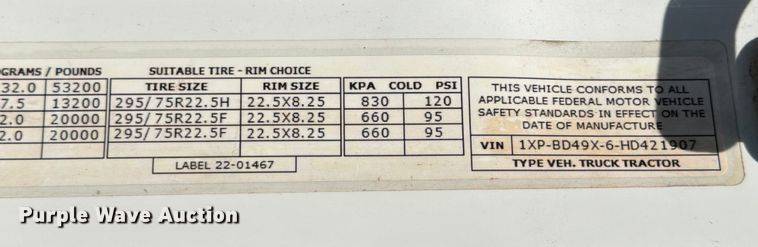 image for item ED5961 2017 Peterbilt 579 semi truck