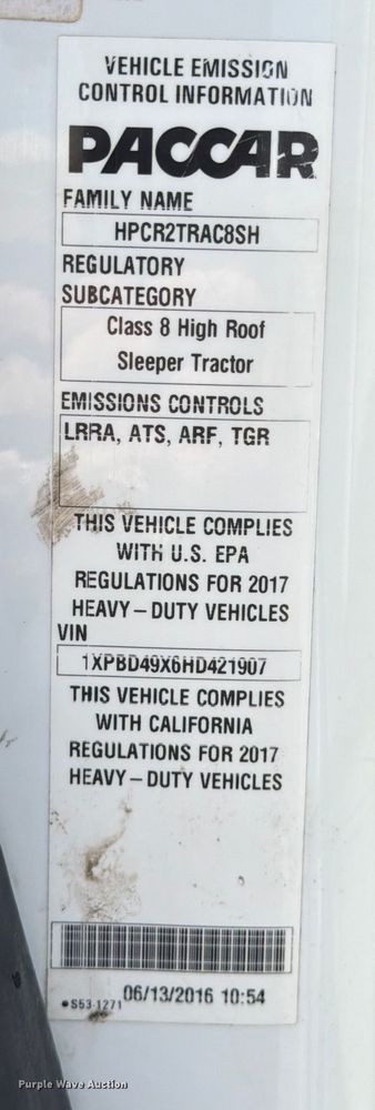 image for item ED5961 2017 Peterbilt 579 semi truck