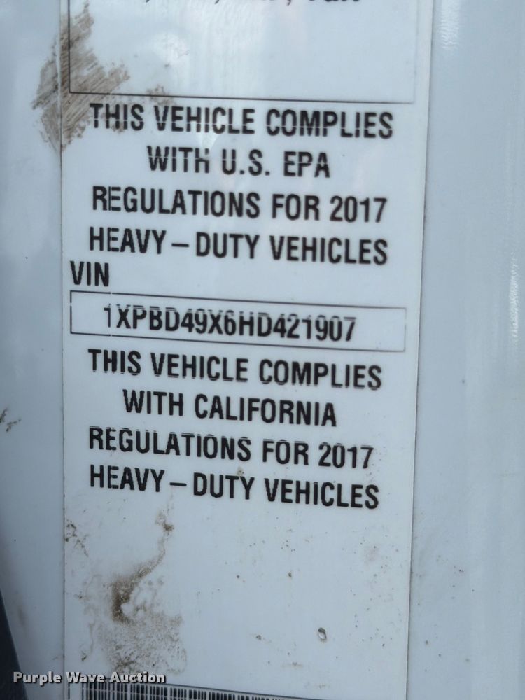 image for item ED5961 2017 Peterbilt 579 semi truck