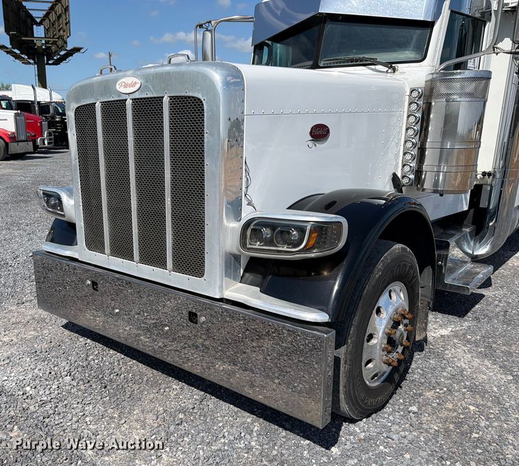 image for item ED5962 2015 Peterbilt 389 semi truck