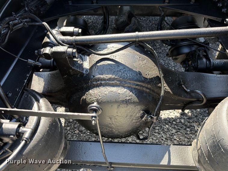 image for item ED5962 2015 Peterbilt 389 semi truck