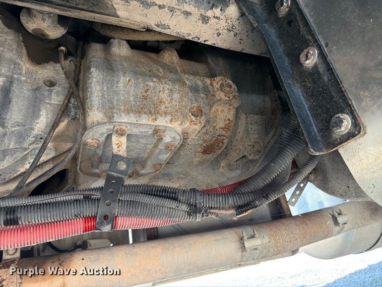 image for item ED5962 2015 Peterbilt 389 semi truck