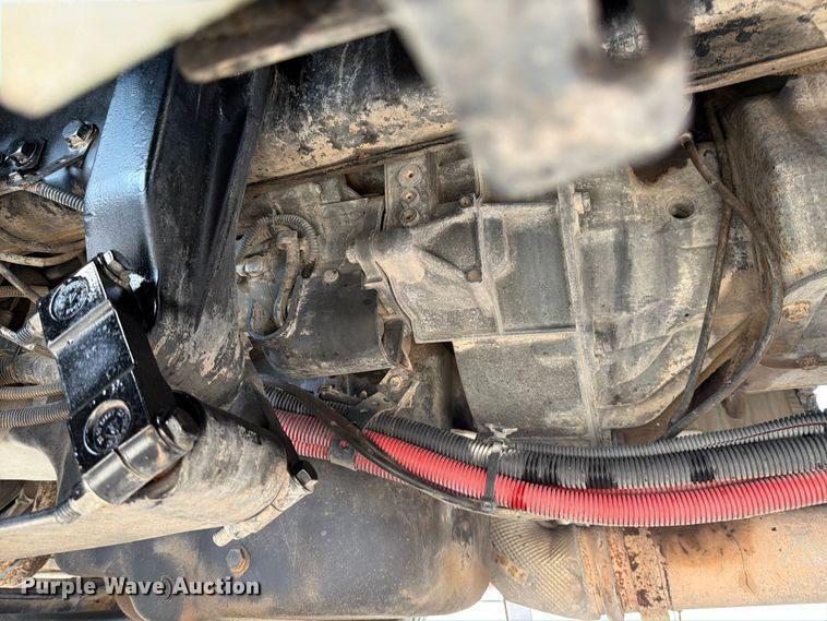 image for item ED5962 2015 Peterbilt 389 semi truck