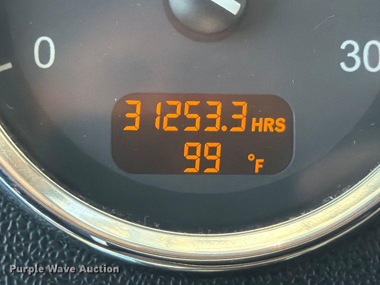 image for item ED5962 2015 Peterbilt 389 semi truck