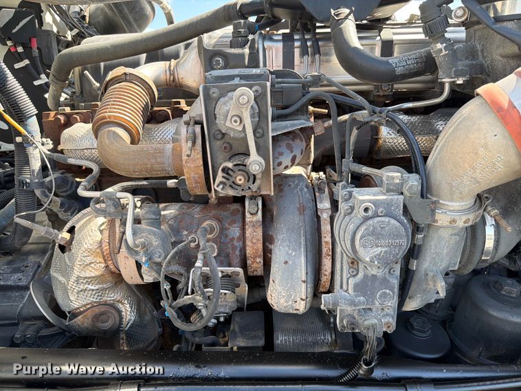 image for item ED5962 2015 Peterbilt 389 semi truck