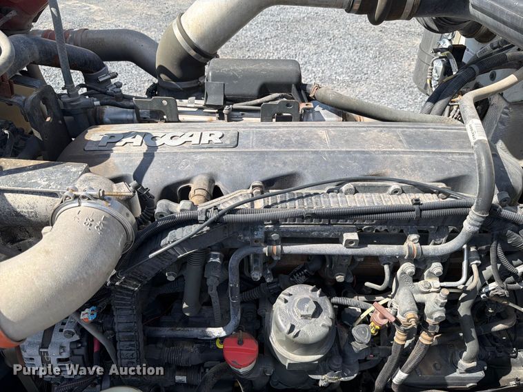 image for item ED5962 2015 Peterbilt 389 semi truck