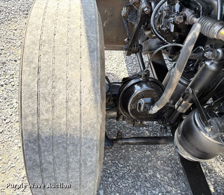 image for item ED5962 2015 Peterbilt 389 semi truck